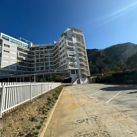 Dan's Luxury Apartment *